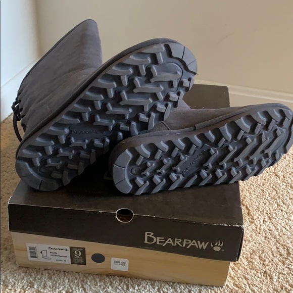 BearPaw charcoal boots with lace up back - Picture 4 of 5